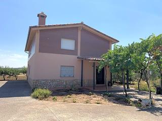 Maison  Avenida de madrid. Casa con terreno de 2507m en carretera lardero.

casa independ