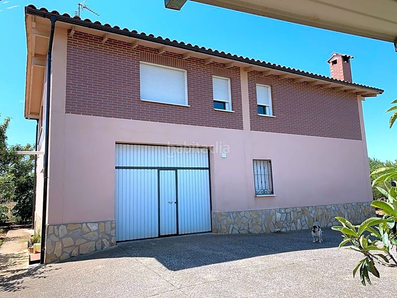 Foto 0cc6e4e7-0f0a-49c7-b4b6-a4ba086a4971. Casa amb calefacció aparcament a Avenida Madrid Logroño