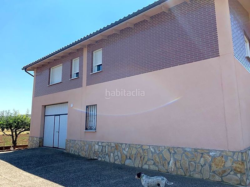 Foto 22d35a7d-25e0-484f-9afd-c2ada063a103. Casa amb calefacció aparcament a Avenida Madrid Logroño