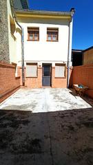 Casa  Sagrada. Calle nuestra señora de la sagrada, monzalbarba