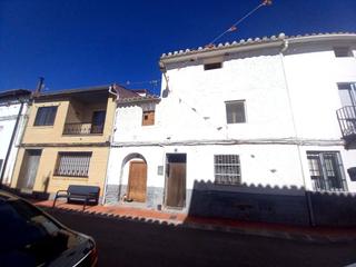 Maison à Mayor 13. Casa de pueblo de 190 m útiles, cochera y jardín