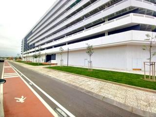 Miete Geschäftsraum in De cataluña 166. Local 883 m, obra nueva, gran visibilidad