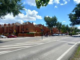 Casa adossada en Del arzobispo morcillo 31. Las adelfas, ruiseores, adosado con garaje