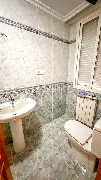 Foto 6c2bc59c-59fb-47c4-9f04-914c53bd1518. Casa con riscaldamento parcheggio in Albelda de Iregua