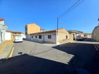 Casa a Norte 2. Sobradiel, parcela con casa en una planta, 315 m