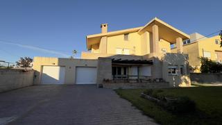 Casa  Carrer illa carallot. Casa espaciosa a 1 calle de la playa y en zona con todos los ser