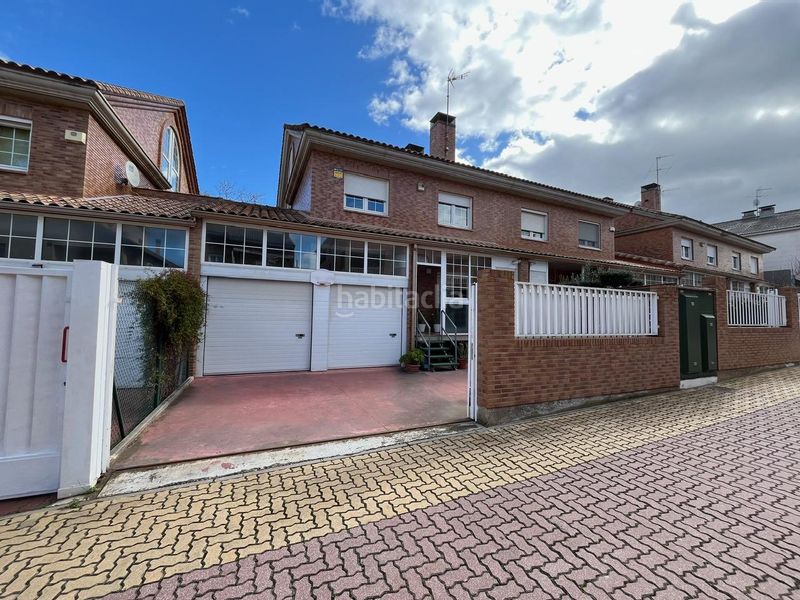 Foto fa56c1f6-2361-4986-bacc-904e980121d2. Casa adossada amb calefacció aparcament a Montecanal Zaragoza