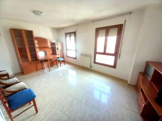 Lloguer Pis  Trinquete bajo 1. Tres habitaciones, baño y aseo, con calefacción