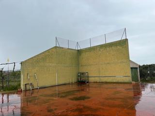 Masia a Muel. Casa planta baja-amplia-piscina-frontón. actualizar. luz y agua