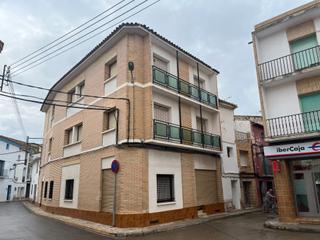 Casa a Gelsa. Casa de tres plantas y tres pisos-ideal negocio o varias familia
