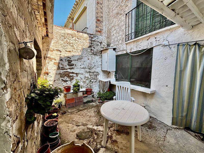 Foto a0d487bd-6517-4815-862c-073051b11fff. Casa amb xemeneia aparcament a Valfarta