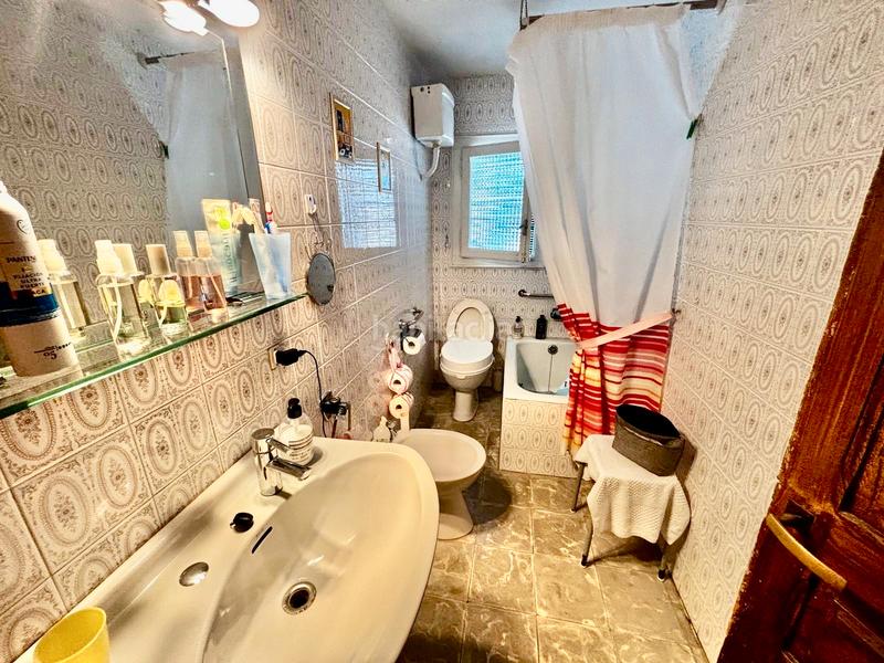 Foto f732a9b0-3ffb-462e-8036-fe57cb9c50e7. Casa amb xemeneia aparcament a Valfarta