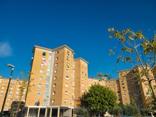 Pis a La Jota. Bonito piso-barrio de la jota-entrar