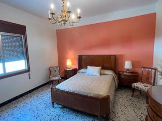 Casa in Letux. Bonita casa en letux (cerca de belchite)-con amplio patio exteri