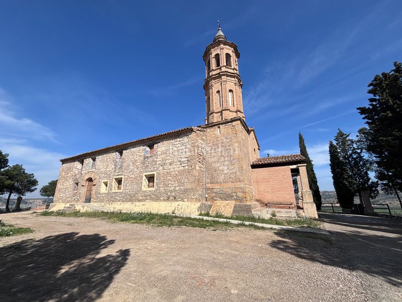 Foto 06fbf7ba-3d86-4da9-bc9b-75d6b335bad8. Casa amb xemeneia aparcament a Escatrón