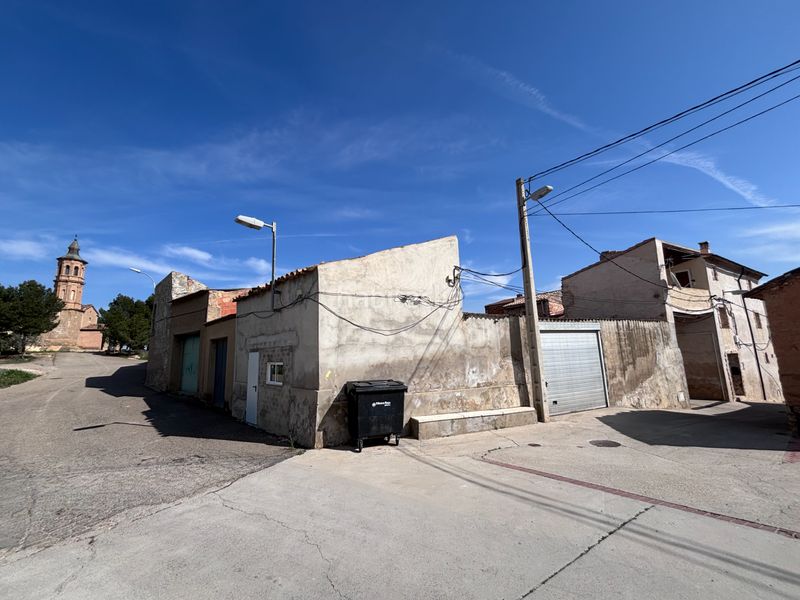 Foto 0b262466-7684-40d9-a748-6d198d5f9240. Casa amb xemeneia aparcament a Escatrón