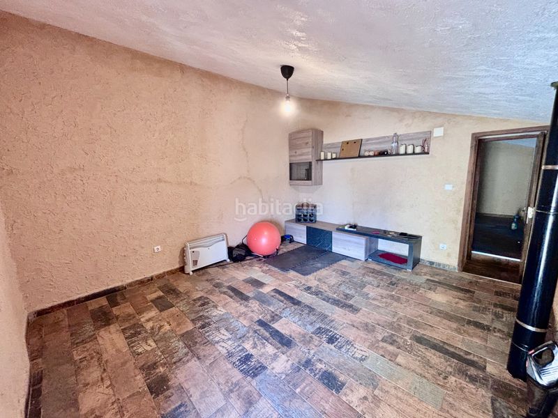 Foto a0973998-fb04-4fcc-ac94-6c38648c67df. Casa amb xemeneia aparcament a Escatrón