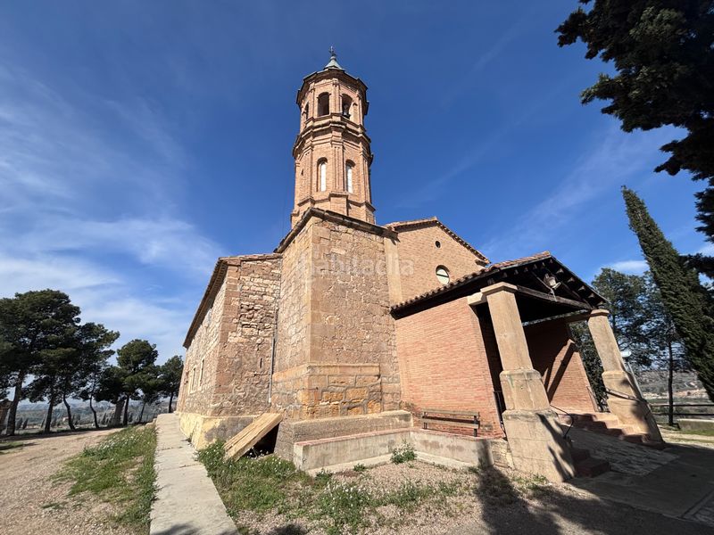 Foto a84f86d5-8eed-4ae9-b98f-4066bfdd4f00. Casa amb xemeneia aparcament a Escatrón