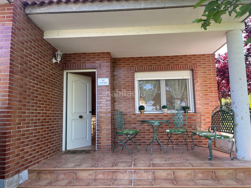 Foto 9394c884-7e35-418a-a2a1-26cfb583f175. Xalet amb xemeneia aparcament a Muel