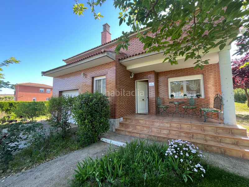 Foto cebd2581-5380-485f-afef-6cd325ae855f. Xalet amb xemeneia aparcament a Muel