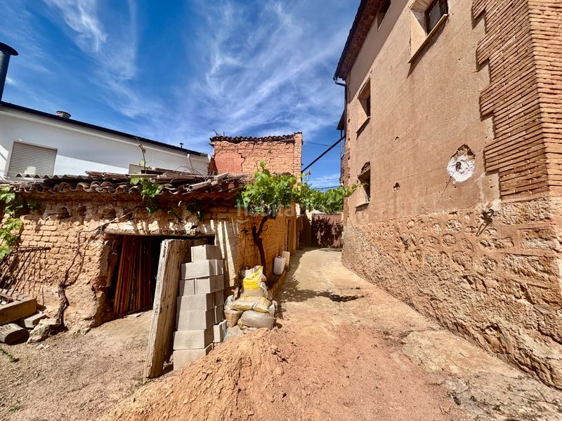 Foto a983de3d-8f96-4238-9a86-80e27da3b069. Casa amb xemeneia a Cetina