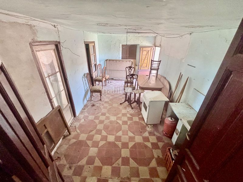 Foto f624c422-8435-41d5-8485-9001bbd15154. Casa amb xemeneia a Cetina