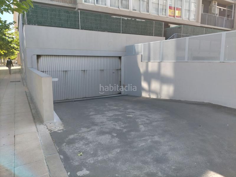 Foto a725e816-ca1b-4b80-9559-b571bda6b185. Posto auto in calle cantando bajo la lluvia 38 in Zaragoza