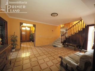 Casa in Tomelloso. Casa divida en 2 viviendas por planta para reformar por calle ma