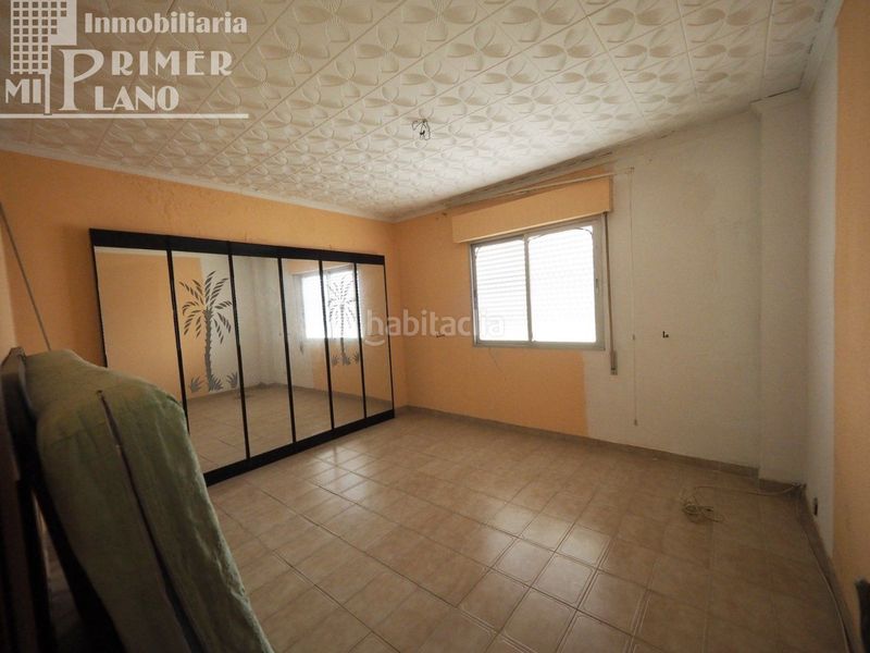 Foto 127413f8-bfdd-489f-9c79-361604eedffc. Casa  divida en 2 viviendas por planta para reformar por calle manterola en esquina por 85.000 euros en Tomelloso