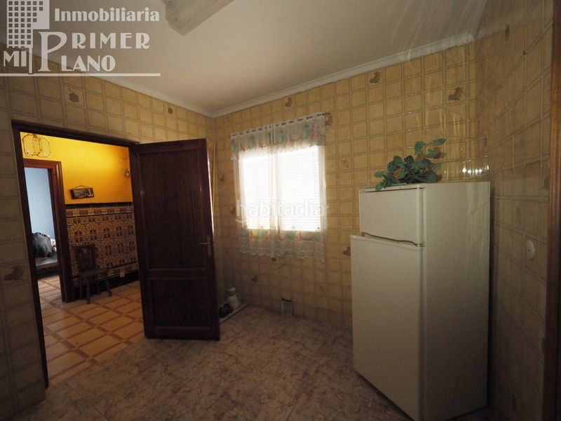 Foto 12a1799d-931c-4228-b2d5-ff35780253bd. Casa  divida en 2 viviendas por planta para reformar por calle manterola en esquina por 85.000 euros en Tomelloso