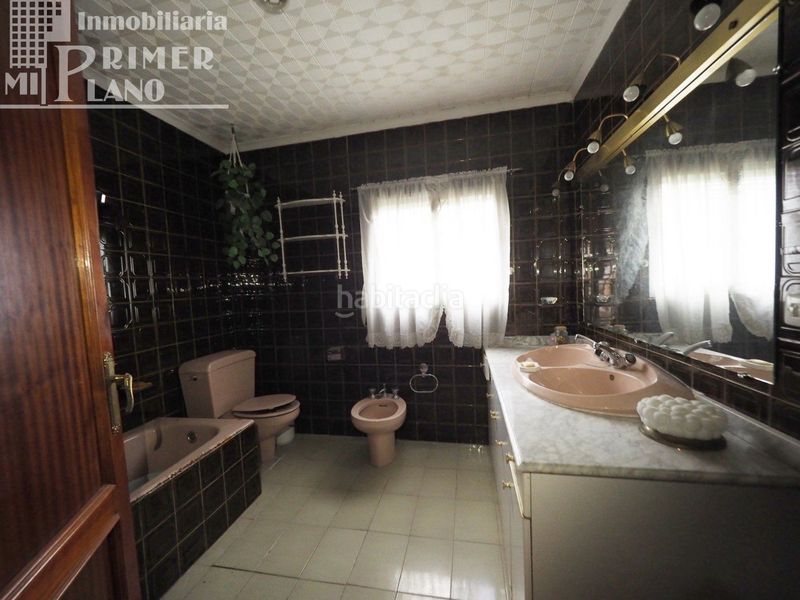 Foto 1c084240-208c-4e1c-b161-ac03cbe66ef6. Casa  divida en 2 viviendas por planta para reformar por calle manterola en esquina por 85.000 euros en Tomelloso