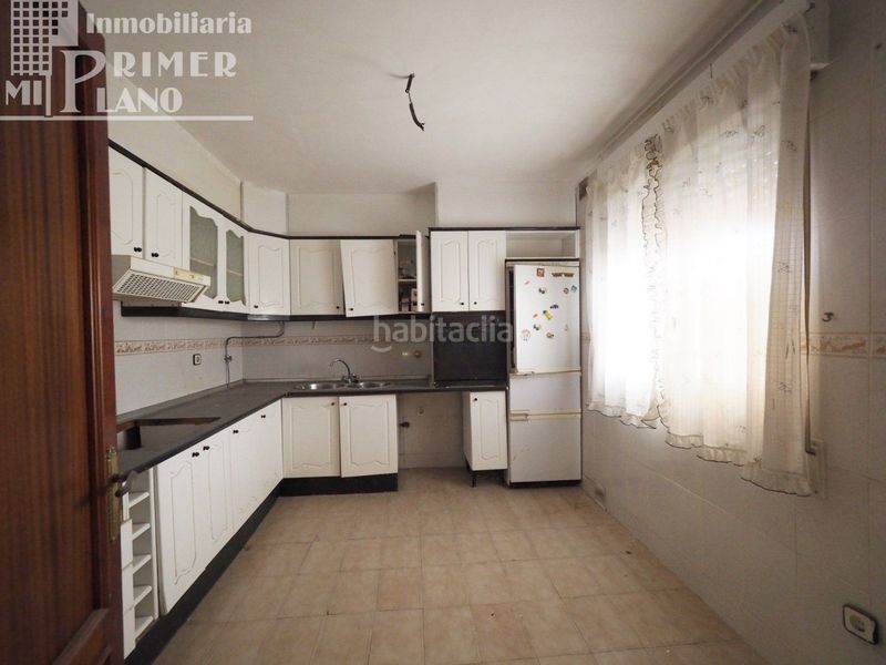 Foto 358e6c66-f680-4b85-be09-6f1addd83e46. Casa  divida en 2 viviendas por planta para reformar por calle manterola en esquina por 85.000 euros en Tomelloso