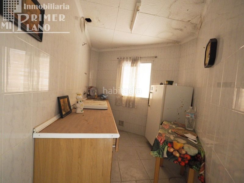 Foto 4e5a128e-38fb-4260-8525-a8811afe53e8. Casa  divida en 2 viviendas por planta para reformar por calle manterola en esquina por 85.000 euros en Tomelloso