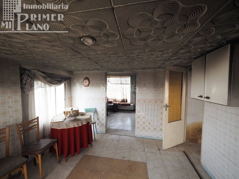 Foto 6814d993-40cd-4211-b758-763a814a9b7d. Casa  divida en 2 viviendas por planta para reformar por calle manterola en esquina por 85.000 euros en Tomelloso