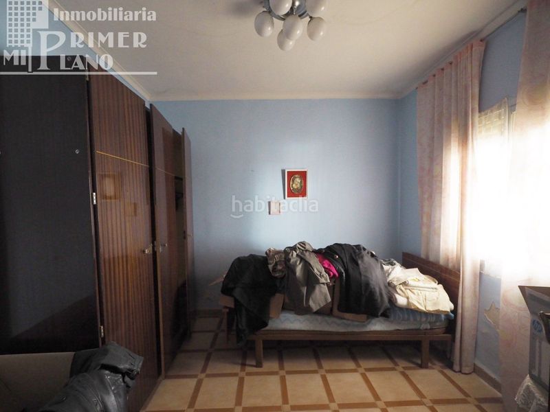 Foto 85b7f565-7996-48ed-bbc1-bec2e7f10e88. Casa  divida en 2 viviendas por planta para reformar por calle manterola en esquina por 85.000 euros en Tomelloso
