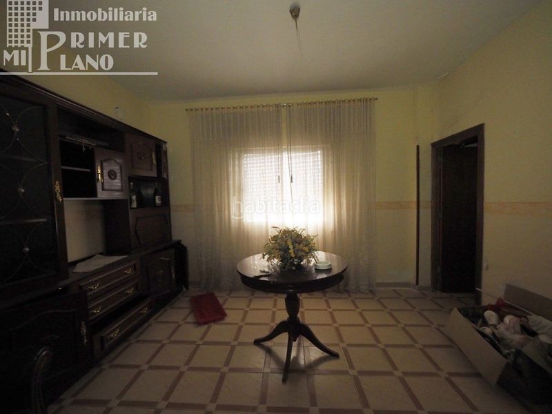 Foto aa6109a8-a238-4503-8204-493f7667c1ed. Casa  divida en 2 viviendas por planta para reformar por calle manterola en esquina por 85.000 euros en Tomelloso