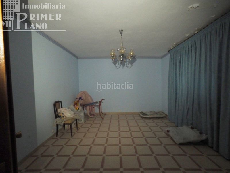 Foto e0fd5049-8b2b-41bb-942f-bb0201023924. Casa  divida en 2 viviendas por planta para reformar por calle manterola en esquina por 85.000 euros en Tomelloso