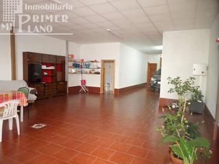 Haus in Tomelloso. Casa de dos plantas, con 3 dormitorios, patio, garaje y buhardil