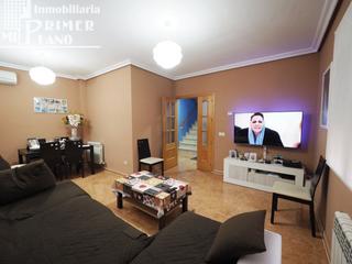 Casa adossada a Tomelloso. Casa adosada, con 3 dormitorios, garaje para 2 coches, para entr