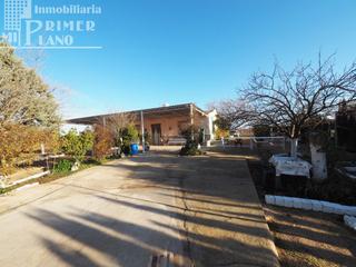 Xalet en Tomelloso. En venta chalet de 9280 m2 con 246 m2 construidos, junto a ctra