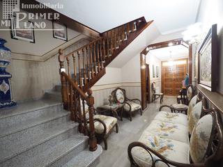 Casa a Tomelloso. Oportunidad casa de dos plantas con 5 dormitorios, baño, garaje