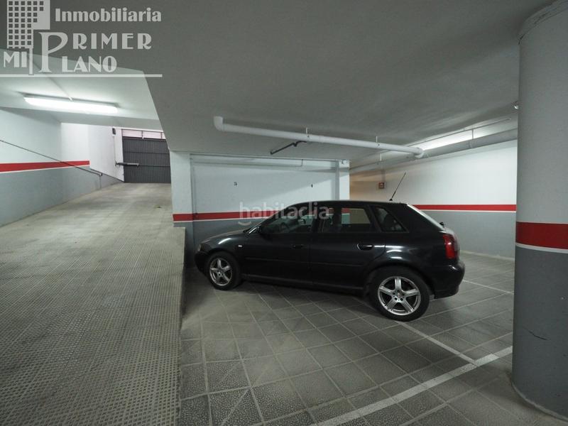 Foto 9bf8b9de-9076-416d-8e50-460732658d4f. Parking voiture dans Tomelloso
