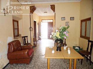 Haus in Tomelloso. Casa de planta baja que cuenta con 250m2 y 14.50 metros de facha