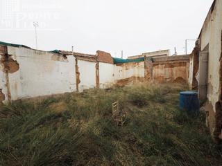 Terreno residencial en Tomelloso. Oferta!! solar en esquina con 122 m2 de suelo y 21 metros de fac