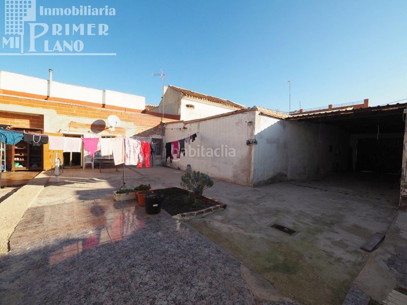 Foto d37b14aa-635c-4d71-9fc0-b757376d023e. Casa amb aparcament a Tomelloso
