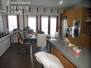 Casa in Tomelloso. Se vende casa con garaje y piscina por calle oriente para entrar