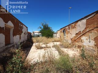 Terreno residencial en Tomelloso. Se vende solar en esquina a 3 calles en una de las principales a
