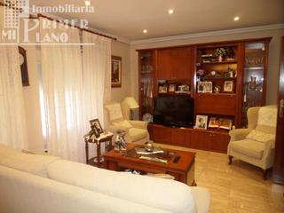 Casa en Tomelloso. Oportunidad! casa de 2 plantas con patio y garaje, junto a don v