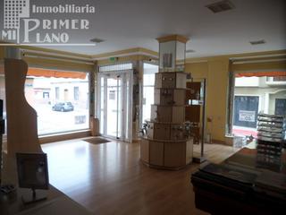 Local Comercial a Tomelloso. Local comercial de 120 m2 con una oficina y aire acondicionado e