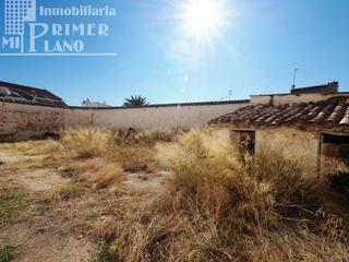 Terreno residencial en Tomelloso. Se vende solar de 261 m2 con 5 de fachada en zona centro de tome